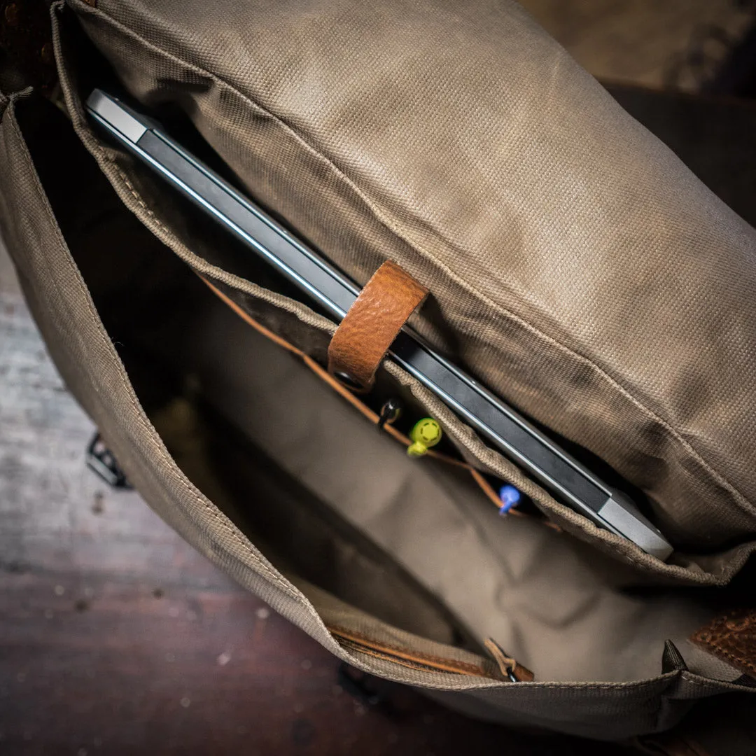 Dakota Waxed Canvas Messenger Bag | Field Khaki w/ Chestnut Brown Leather