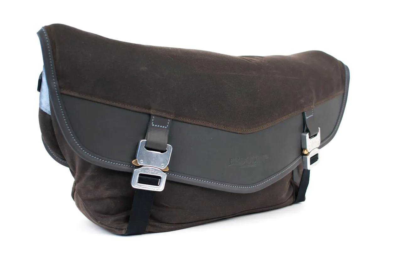 Genghis Medium Messenger Bag (Made in England )